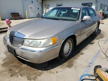  Salvage Lincoln Towncar