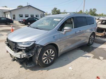  Salvage Chrysler Pacifica