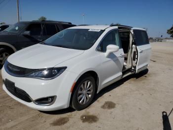  Salvage Chrysler Pacifica