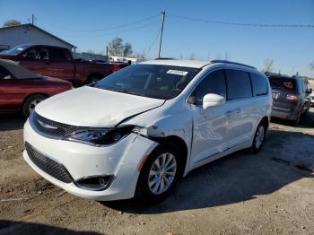  Salvage Chrysler Pacifica