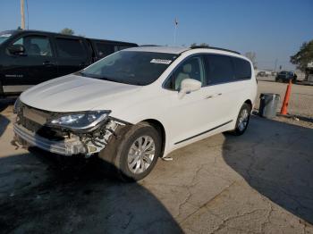  Salvage Chrysler Pacifica