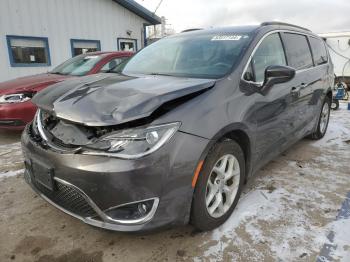  Salvage Chrysler Pacifica