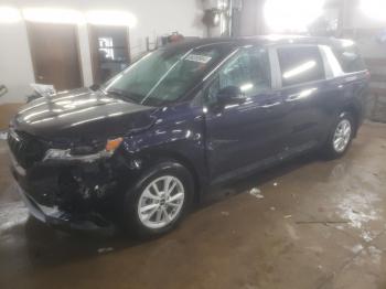  Salvage Kia Carnival