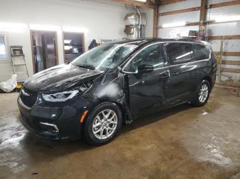  Salvage Chrysler Pacifica