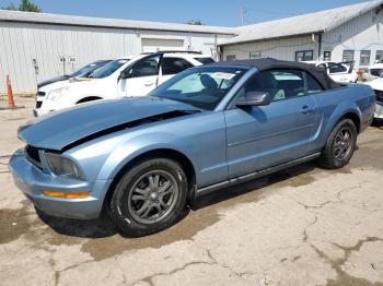  Salvage Ford Mustang