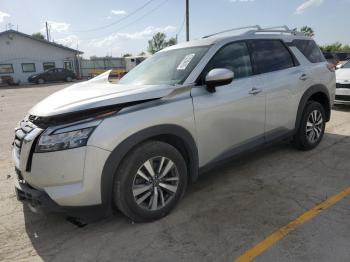  Salvage Nissan Pathfinder