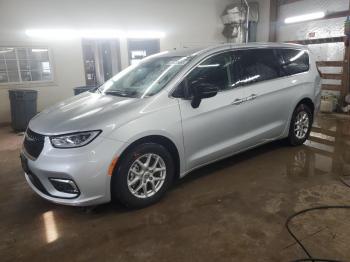  Salvage Chrysler Pacifica