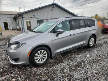  Salvage Chrysler Pacifica
