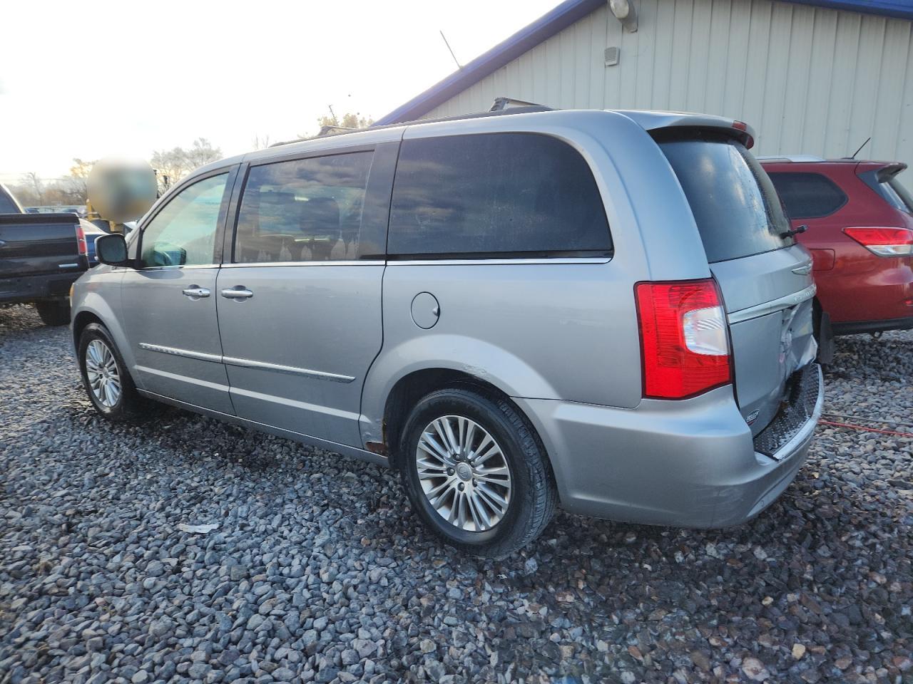 Chrysler Minivan Touring L Image 4