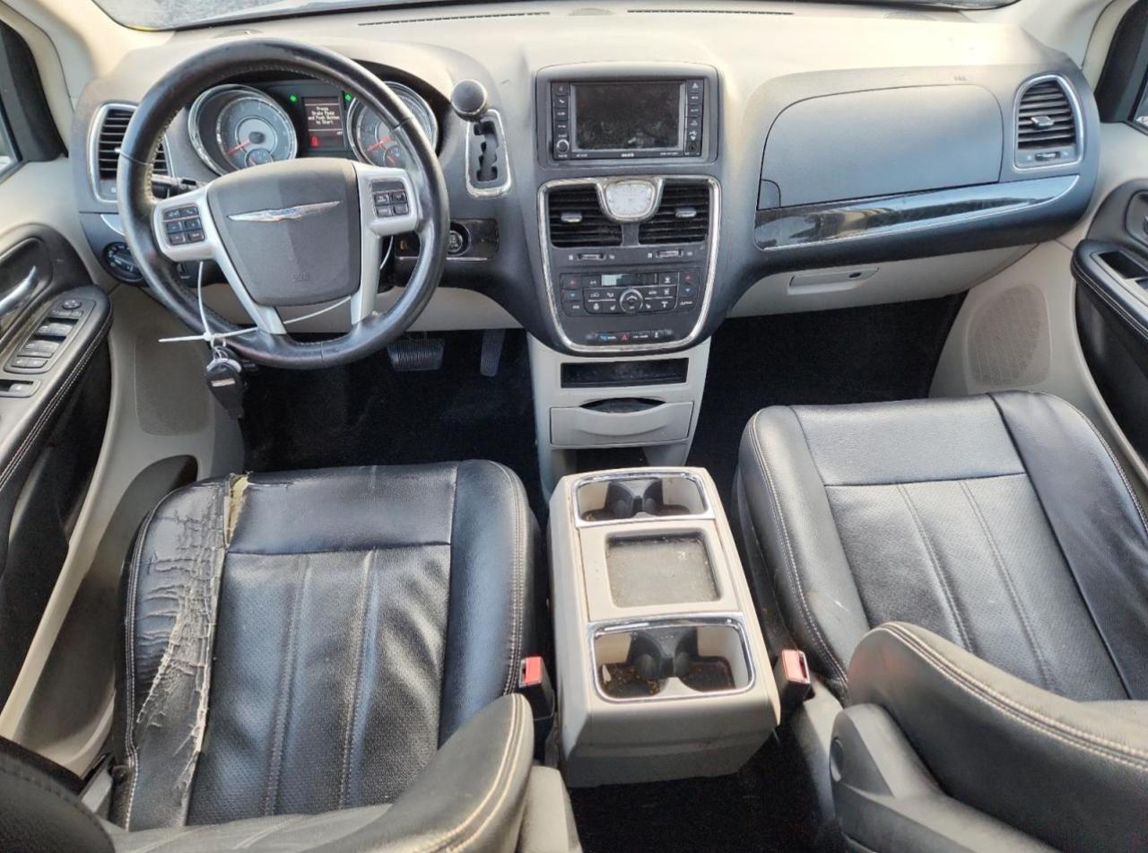 Chrysler Minivan Touring L Image 8