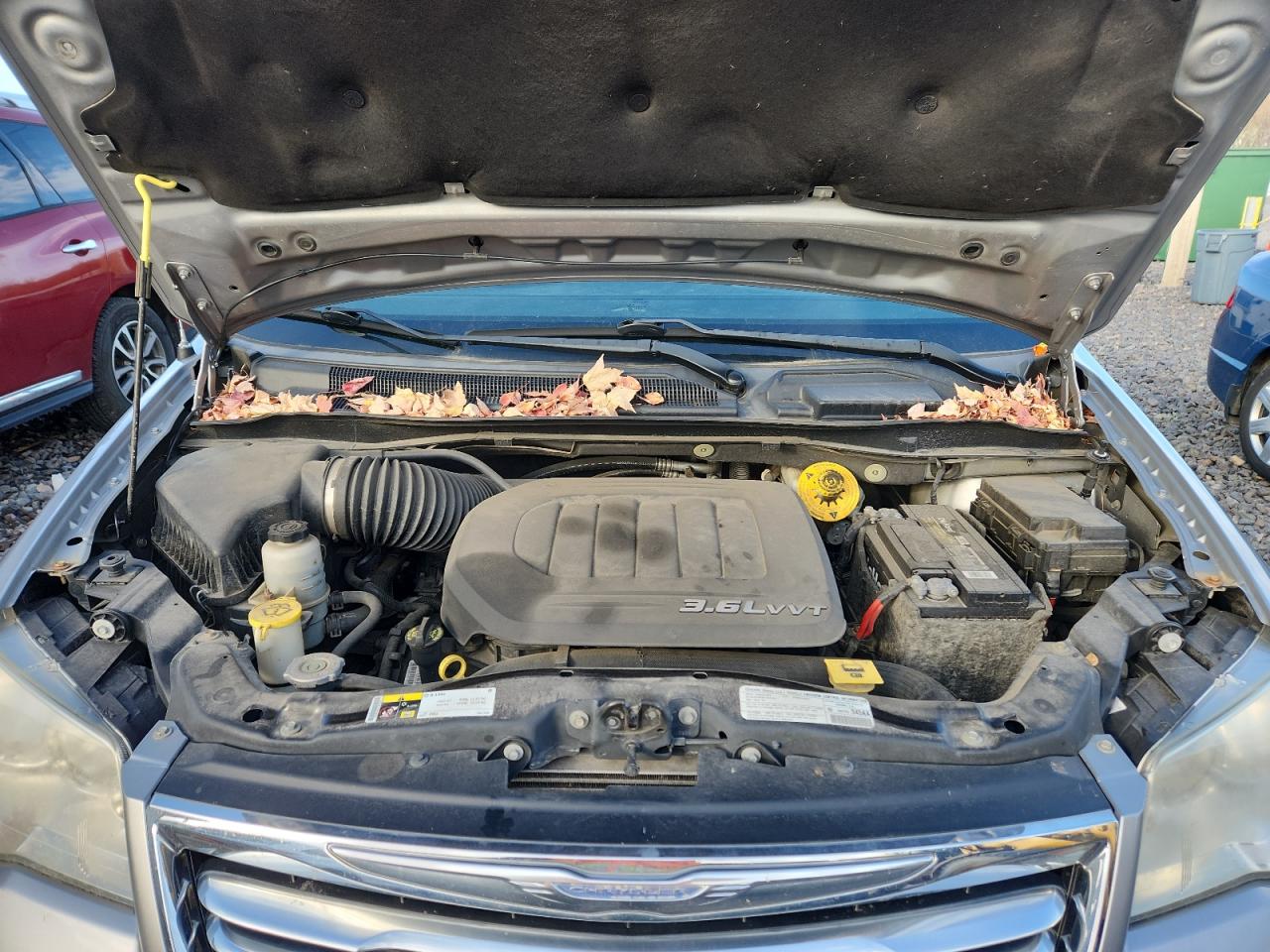 Chrysler Minivan Touring L Image 11