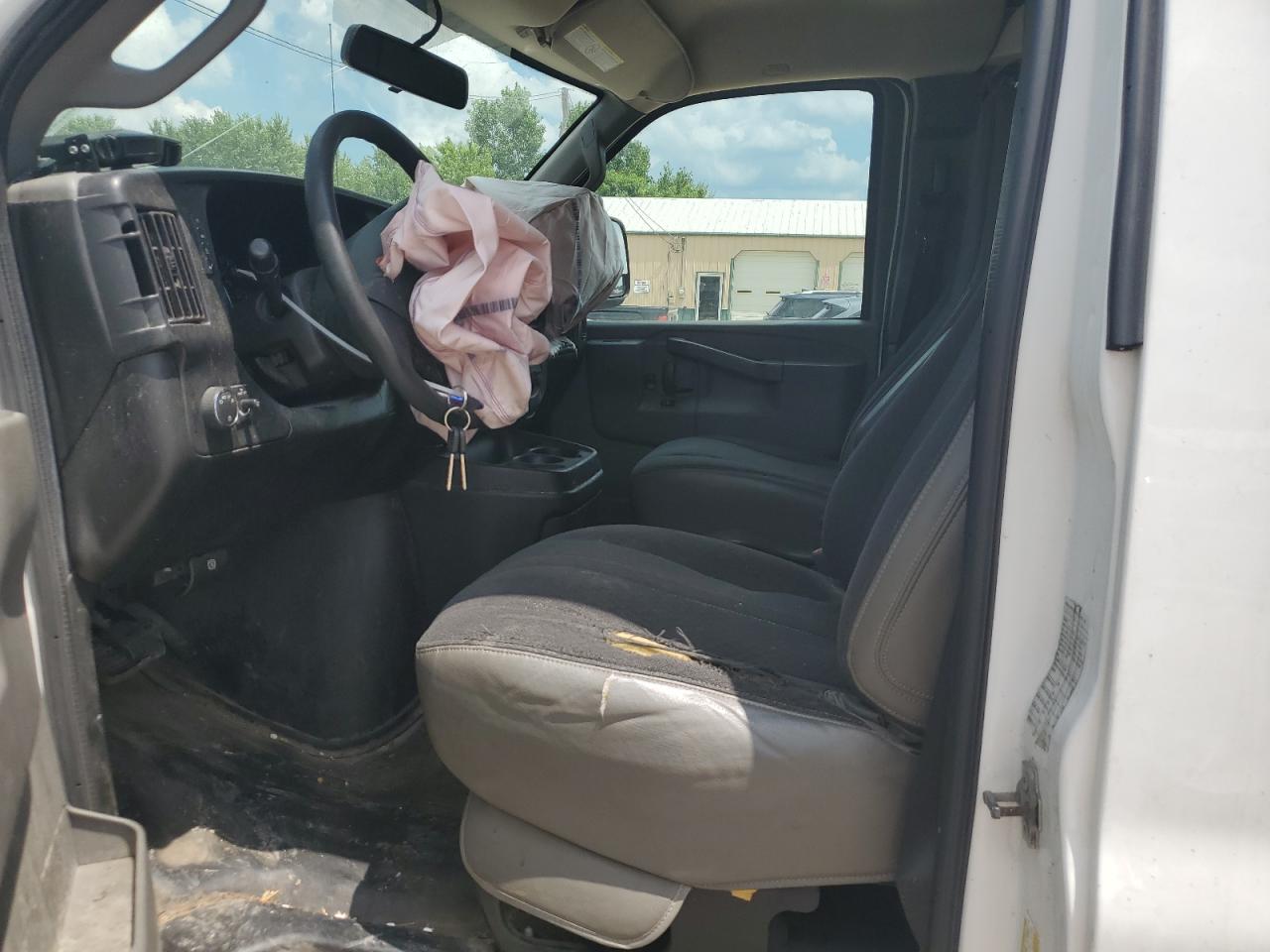 GMC Savana G2500 Image 7