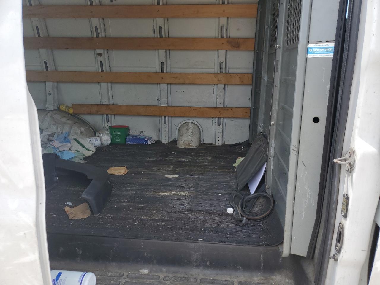 GMC Savana G2500 Image 12