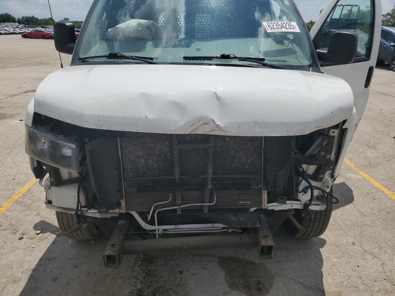 GMC Savana G2500 Image 11