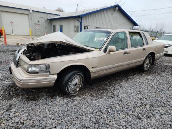  Salvage Lincoln Towncar