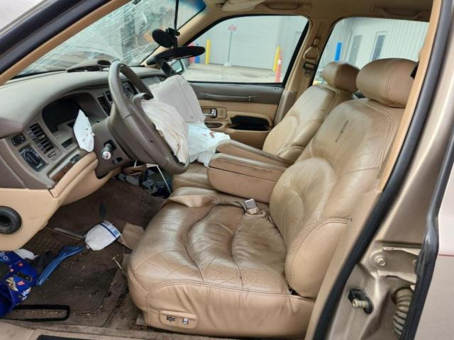 Lincoln Towncar Signature Image 5