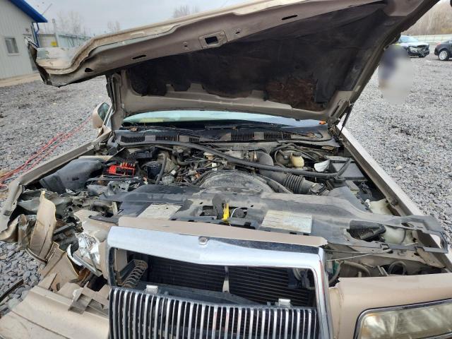 Lincoln Towncar Signature Image 6