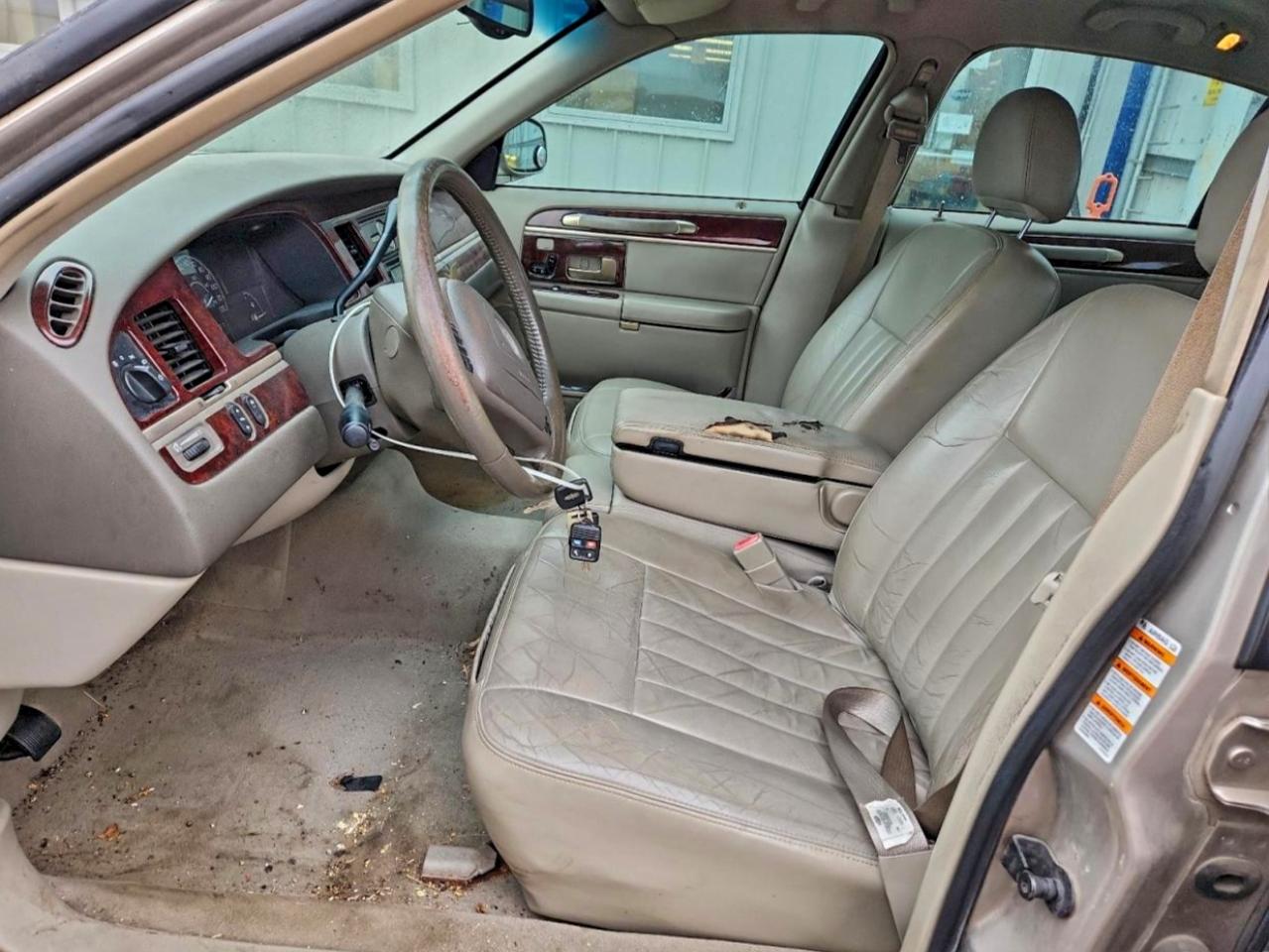 Lincoln Towncar Executive Image 8