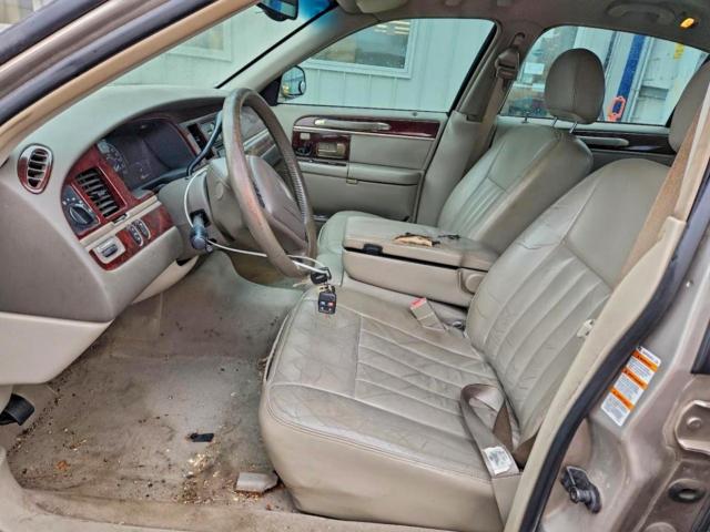 Lincoln Towncar Executive Image 8