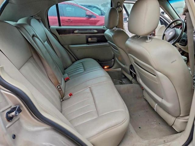 Lincoln Towncar Executive Image 10