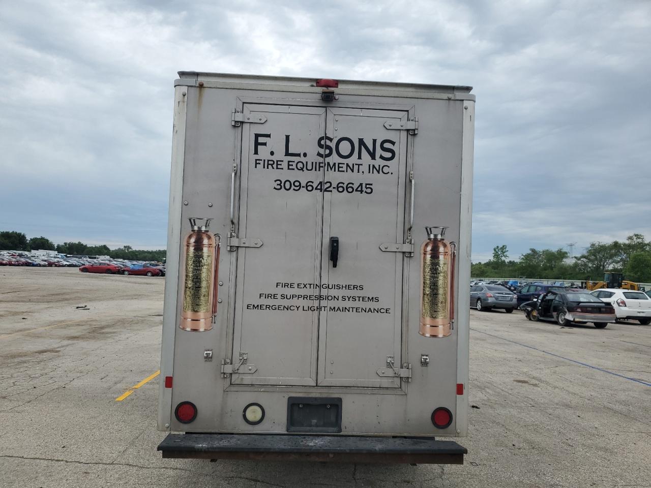 Chevrolet Express Image 4