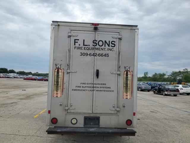 Chevrolet Express Image 4