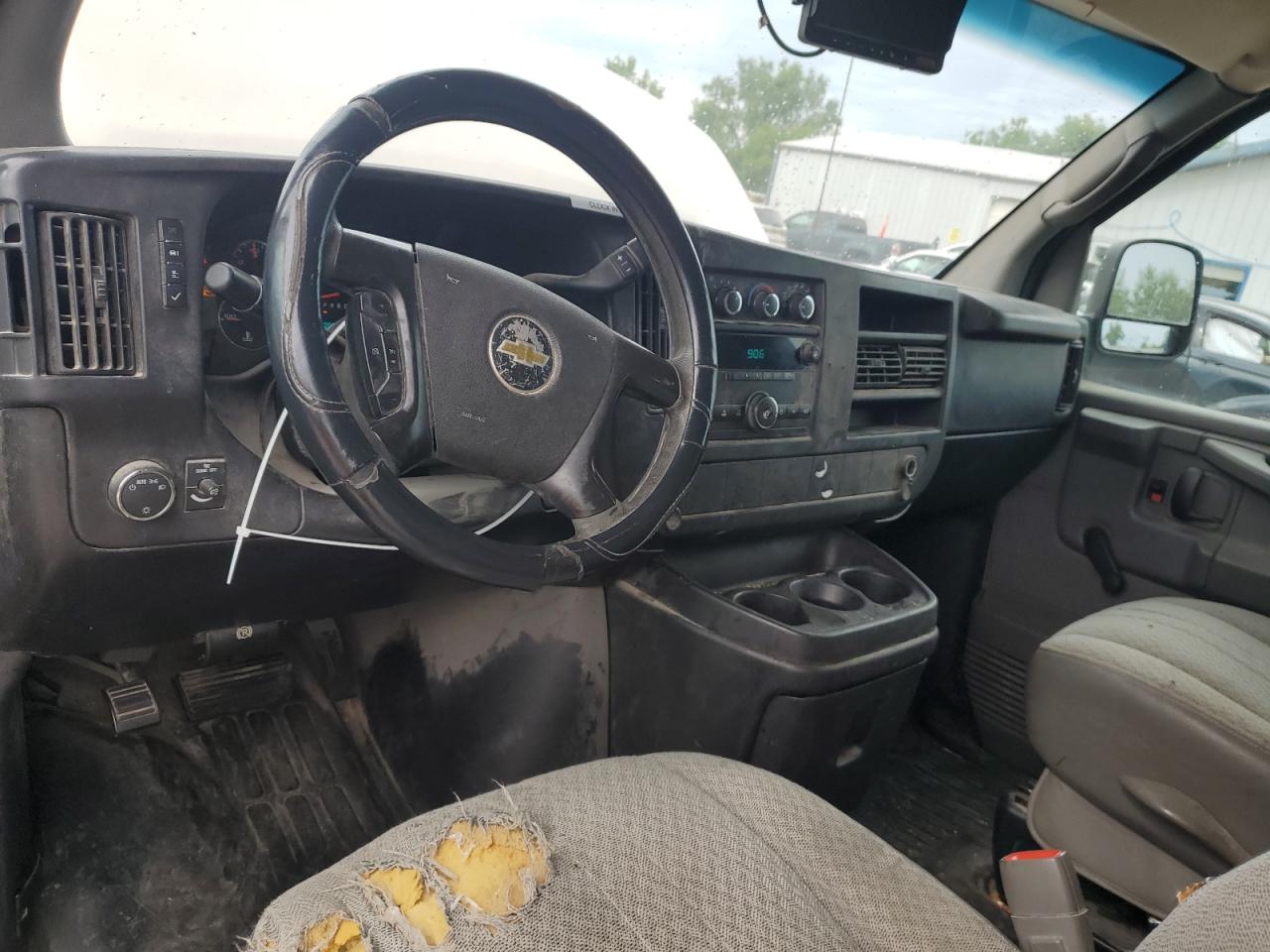 Chevrolet Express Image 10