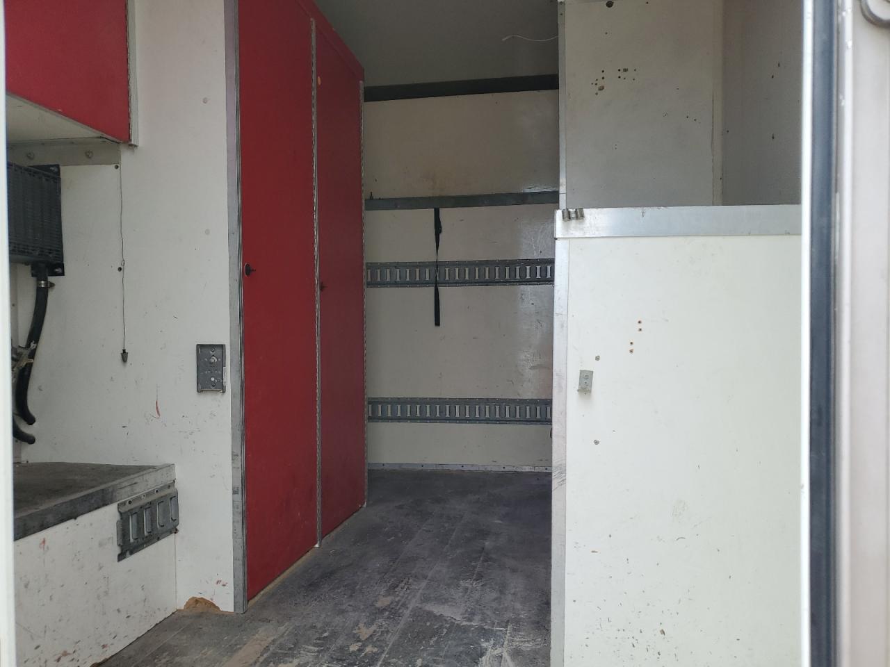 Chevrolet Express Image 9