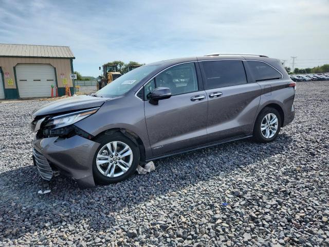  Salvage Toyota Sienna