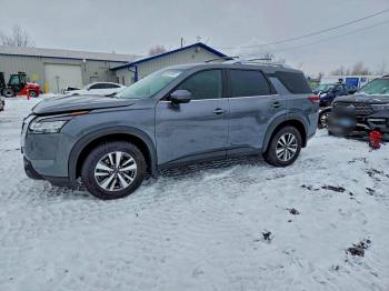  Salvage Nissan Pathfinder