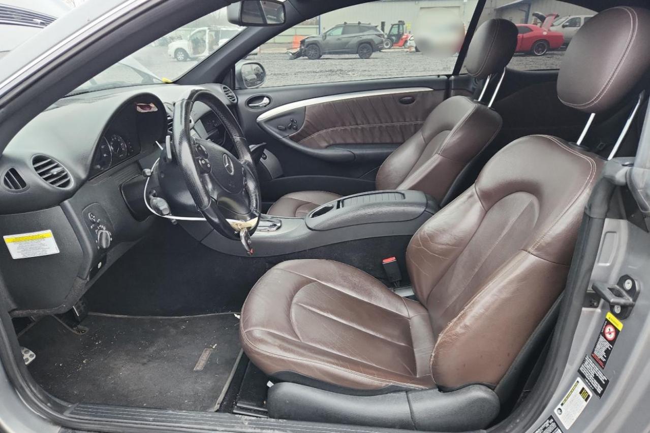 Mercedes-Benz Clk-class 350 Image 11