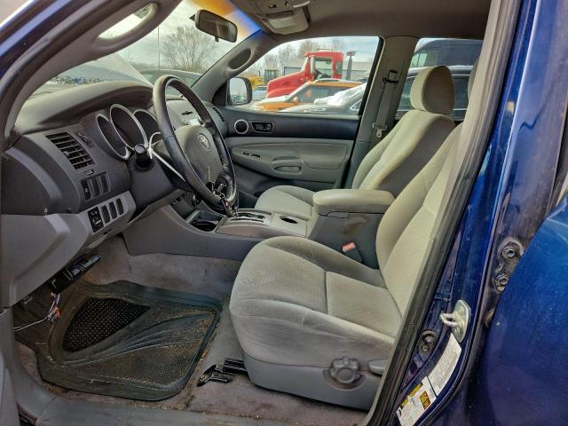 Toyota Tacoma Double Cab Prerunner Image 3