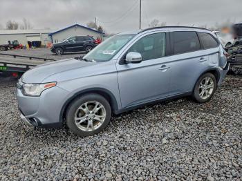  Salvage Mitsubishi Outlander