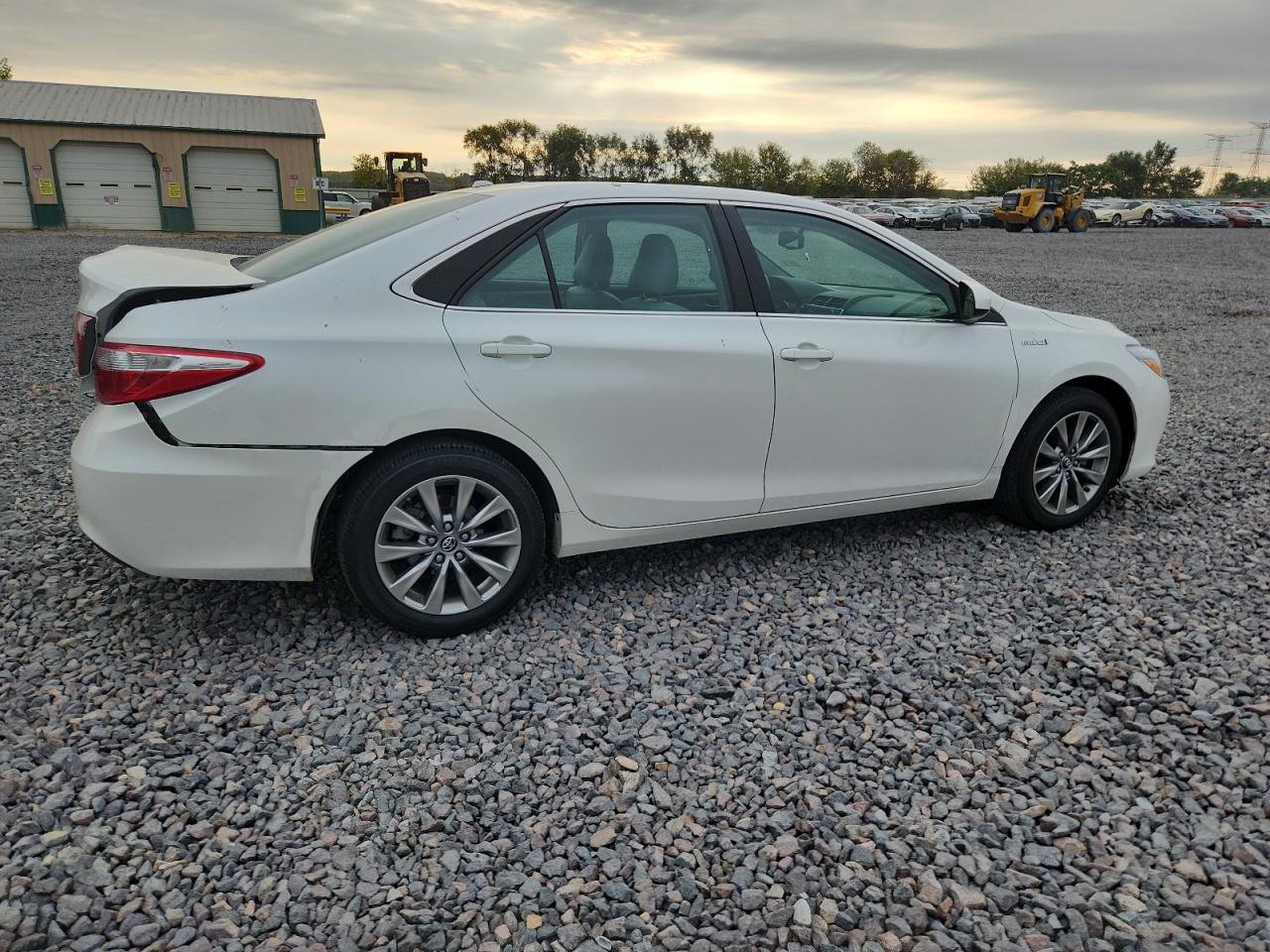 Toyota Camry Hybrid Image 4