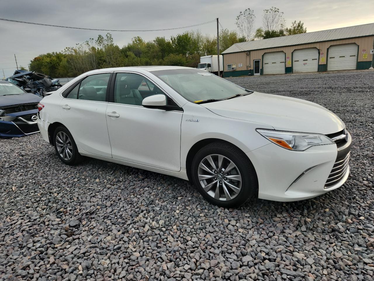 Toyota Camry Hybrid Image 8