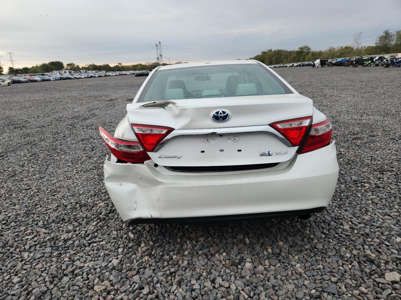 Toyota Camry Hybrid Image 12