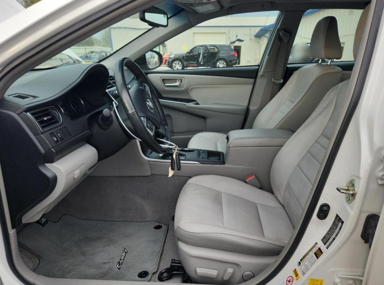 Toyota Camry Hybrid Image 9