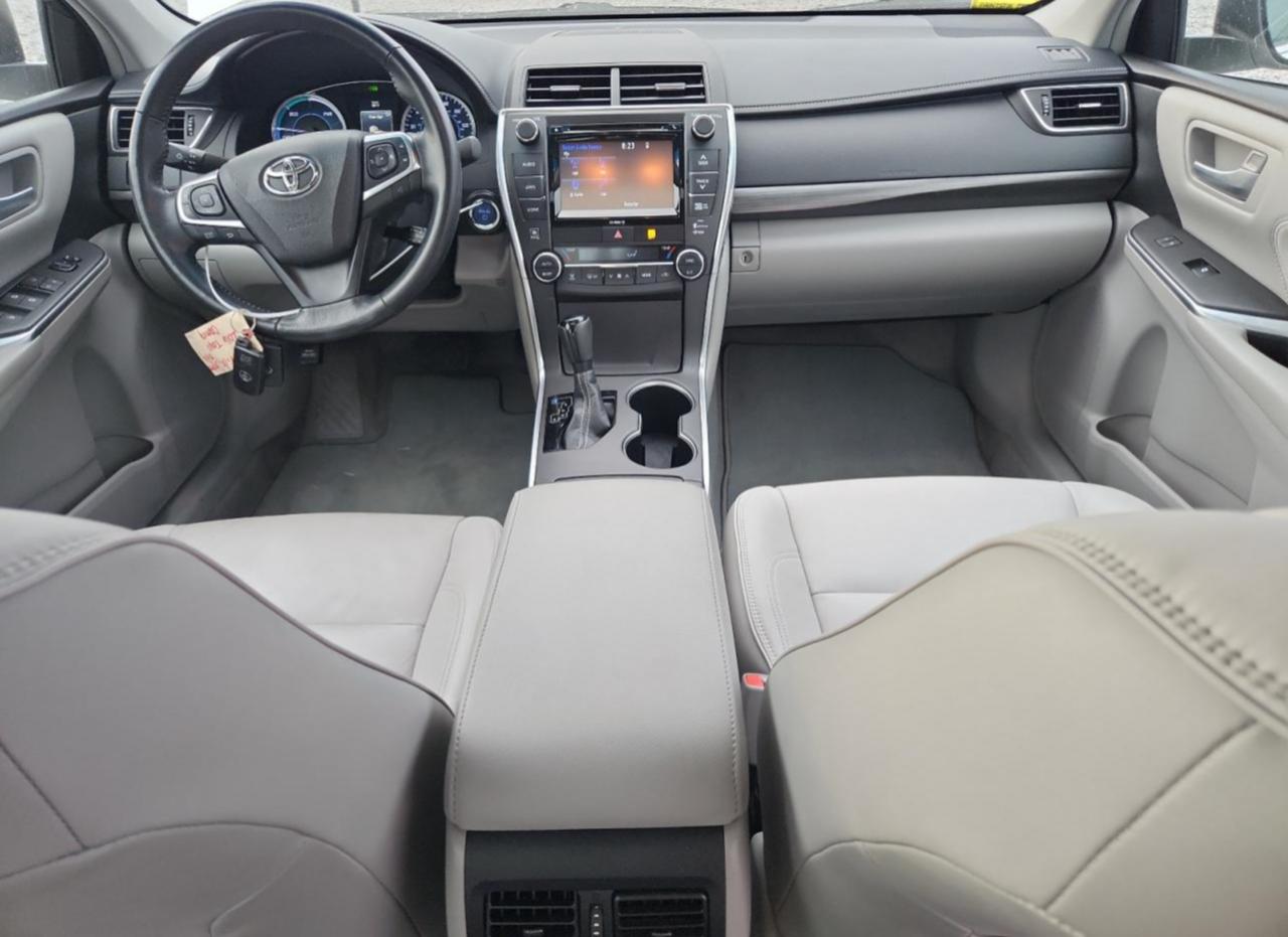 Toyota Camry Hybrid Image 5