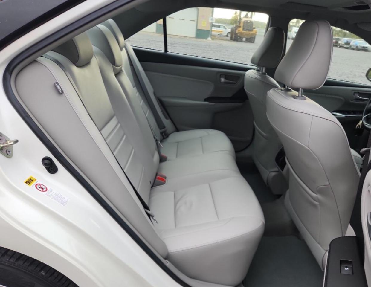 Toyota Camry Hybrid Image 11