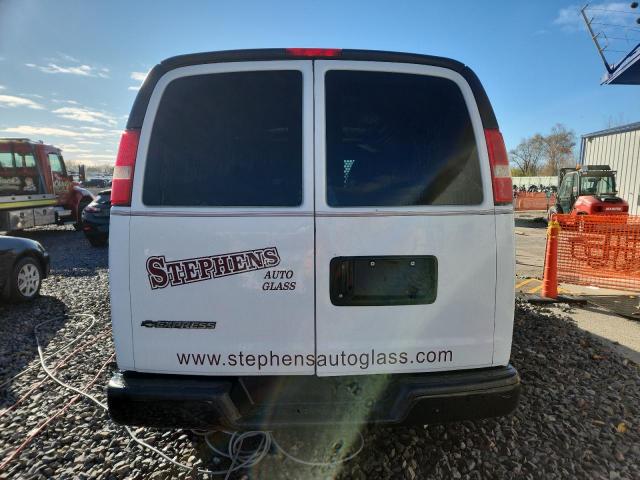 Chev Express Image 11