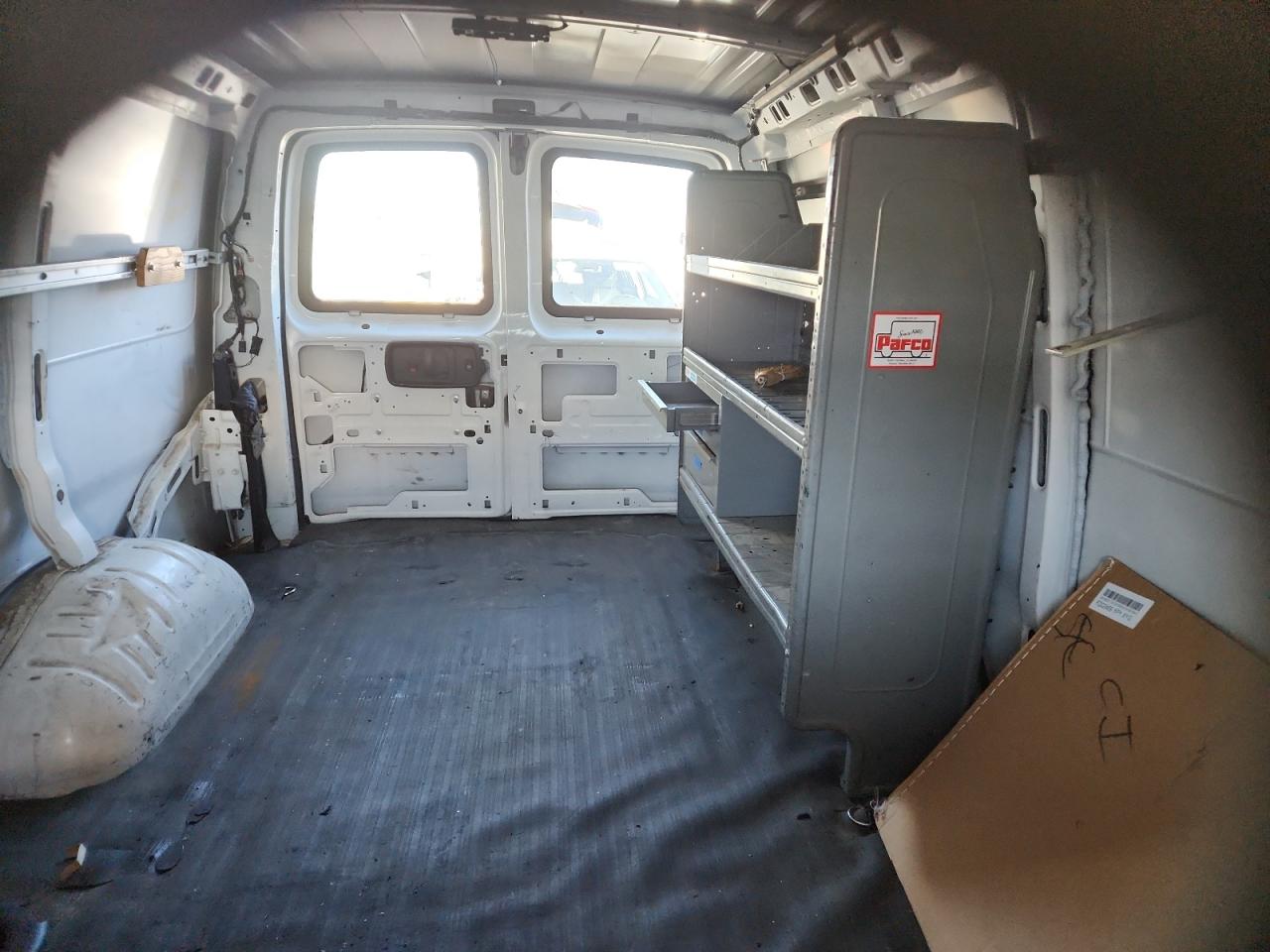 Chev Express Image 4