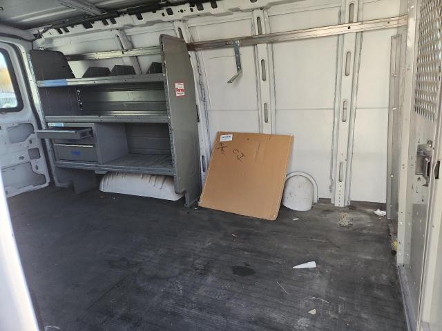 Chev Express Image 8