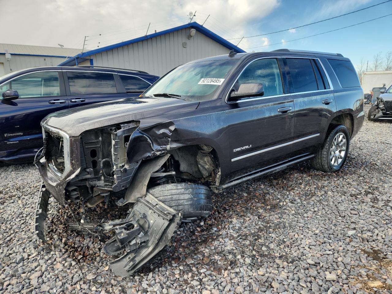 GMC Yukon Denali Image 1