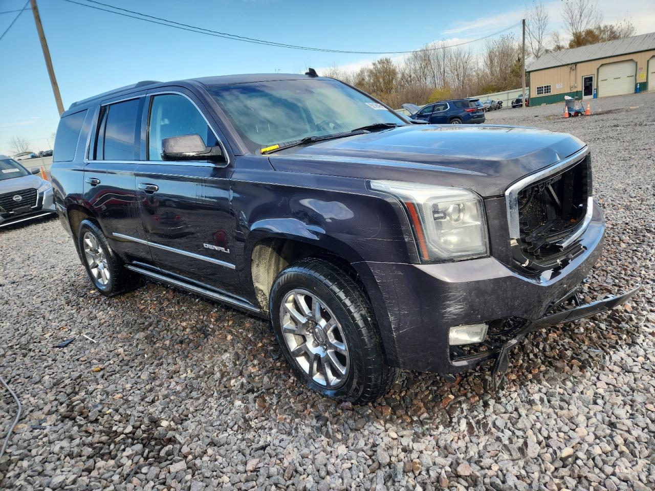 GMC Yukon Denali Image 4