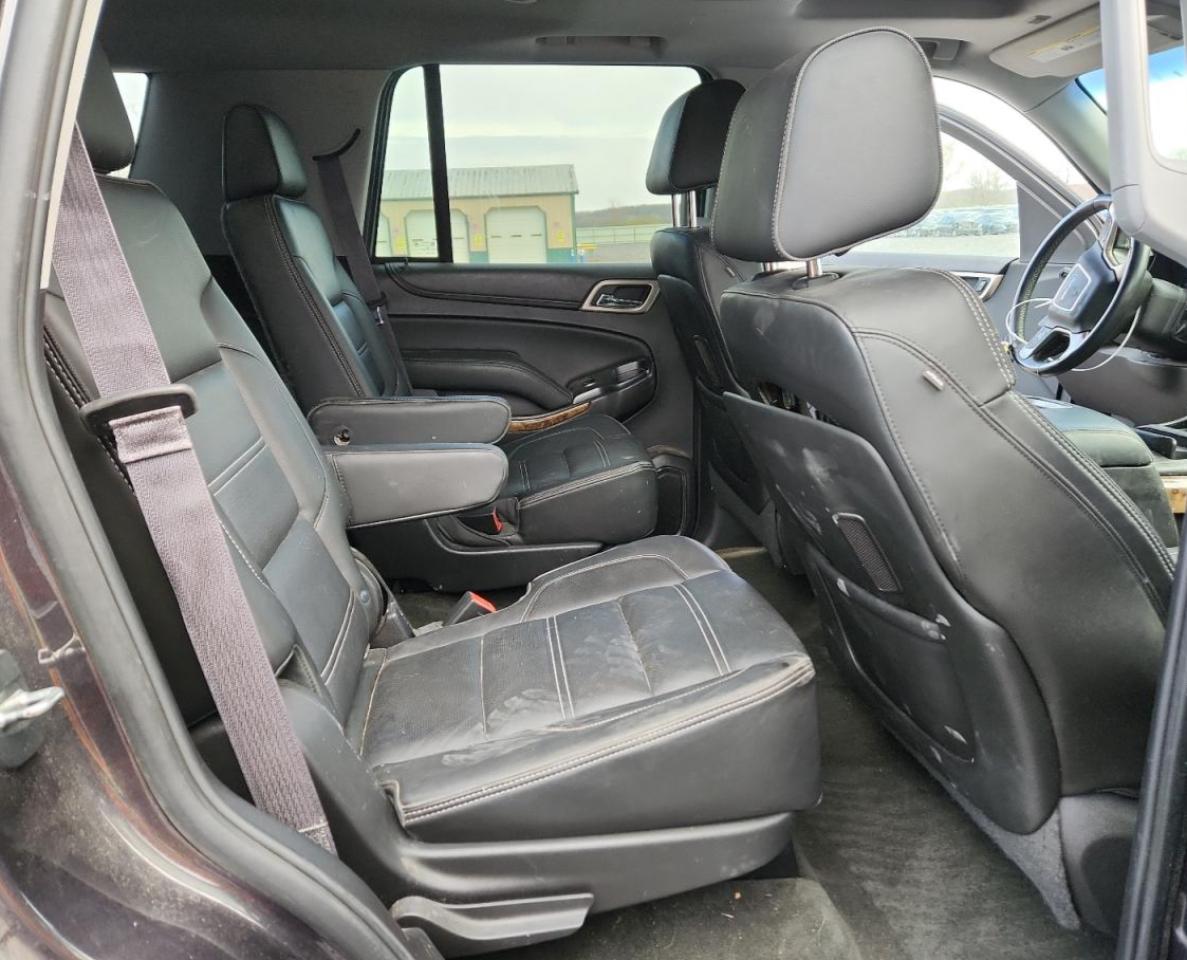 GMC Yukon Denali Image 10