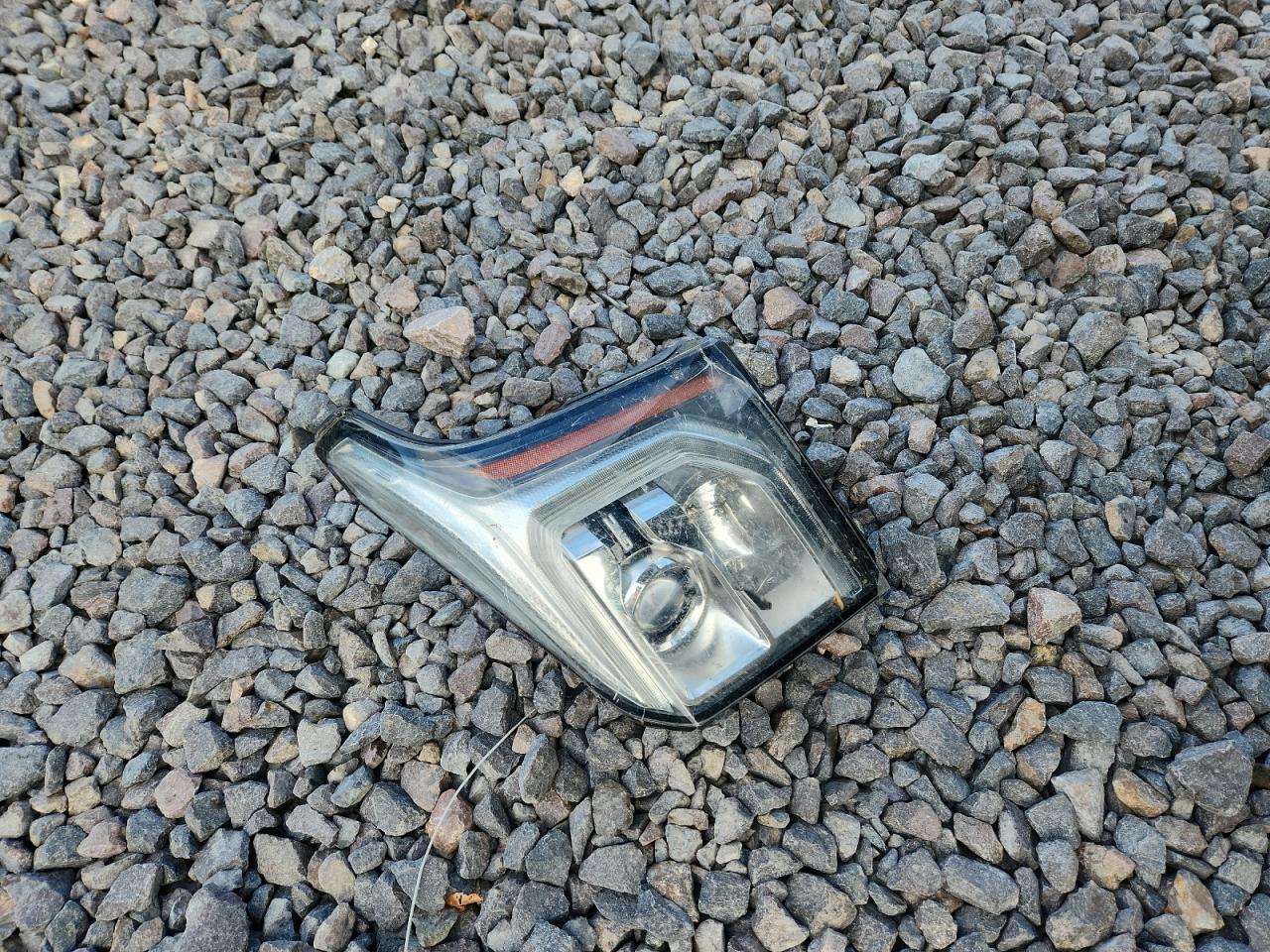 GMC Yukon Denali Image 13