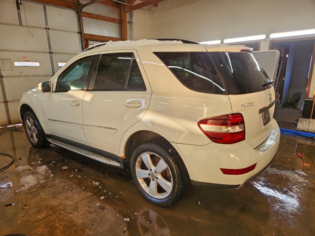 Mercedes-Benz M-Class 350 Image 2