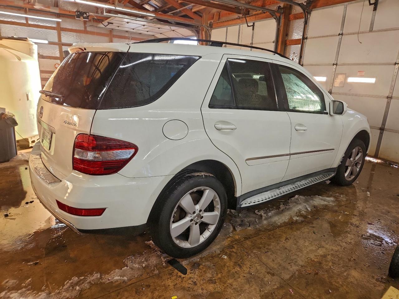 Mercedes-Benz M-Class 350 Image 11