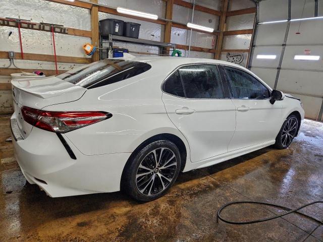 Toyota Camry L Image 2