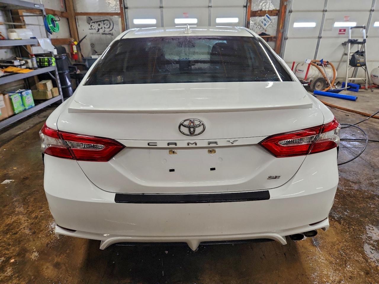 Toyota Camry L Image 8